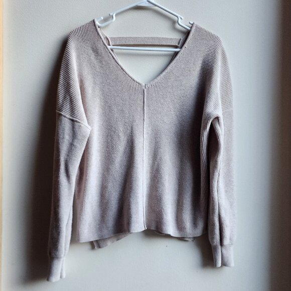 Hippie Rose Beige V-Neck Open Back Detail Sweater Size Medium - Picture 4 of 11